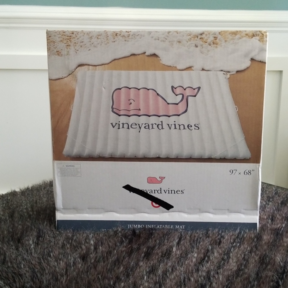 Vineyard Vine Jumbo Inflatable Mat